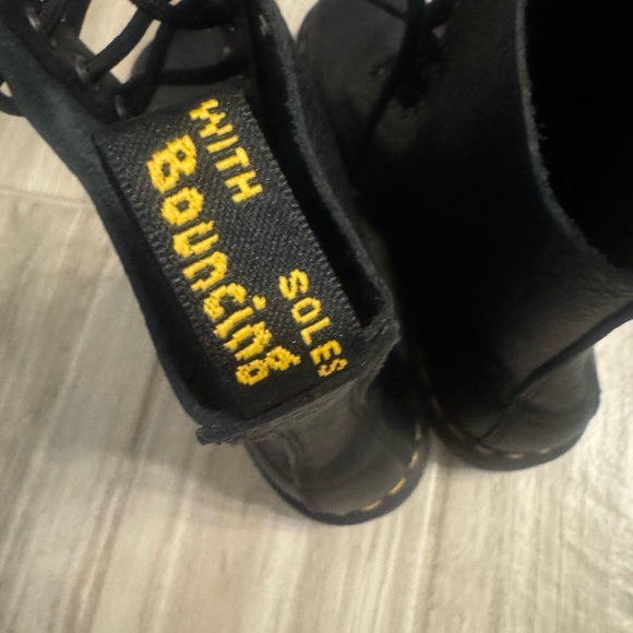 Dr. Martens AirWair Size 9 US - Picture 3 of 6